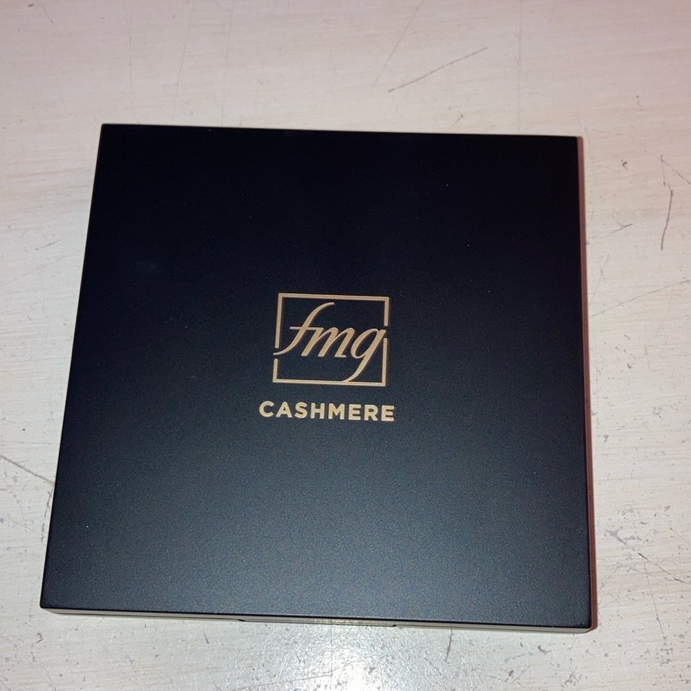 Cashmere Eyeshadow Pallet